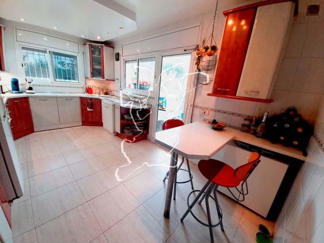 6 soverom Villa til salgs i Aiguaviva Parc, Vidreres med svømmebasseng garasje - € 499 000 (Ref: 9324496)