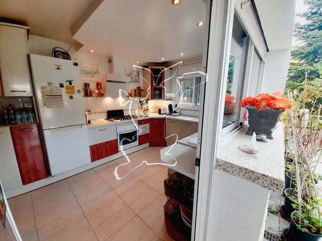 6 soverom Villa til salgs i Aiguaviva Parc, Vidreres med svømmebasseng garasje - € 499 000 (Ref: 9324496)