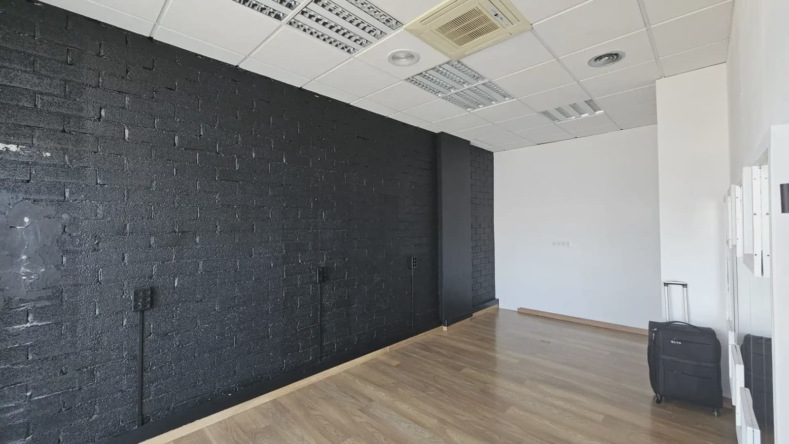 Commercial for sale in Lloret de Mar - € 27,500 (Ref: 9827603)