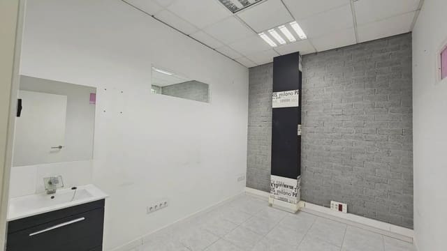 Commercial for sale in El Molí - El Rieral, Lloret de Mar - € 33,000 (Ref: 9829936)