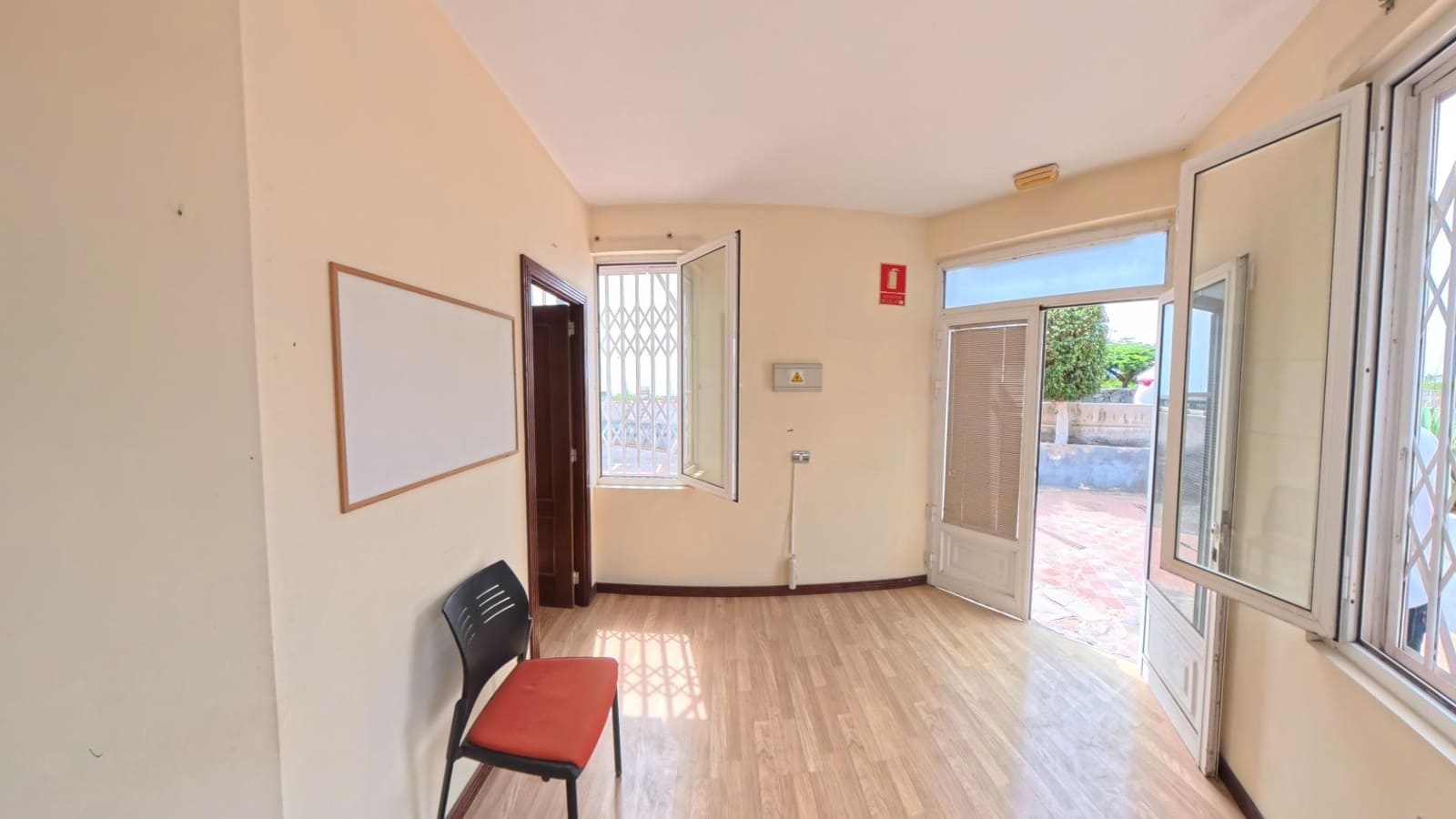 3 bedroom Commercial for rent in Adeje - € 895 (Ref: 10115756)