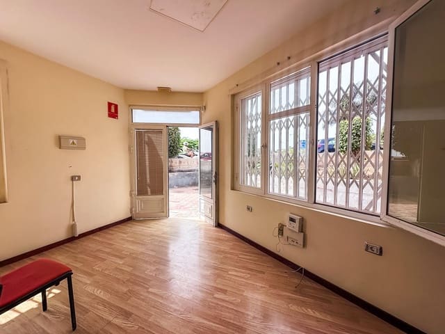 3 soverom Kommersiell til leie i Casco Urbano, Adeje - € 895 (Ref: 10115756)