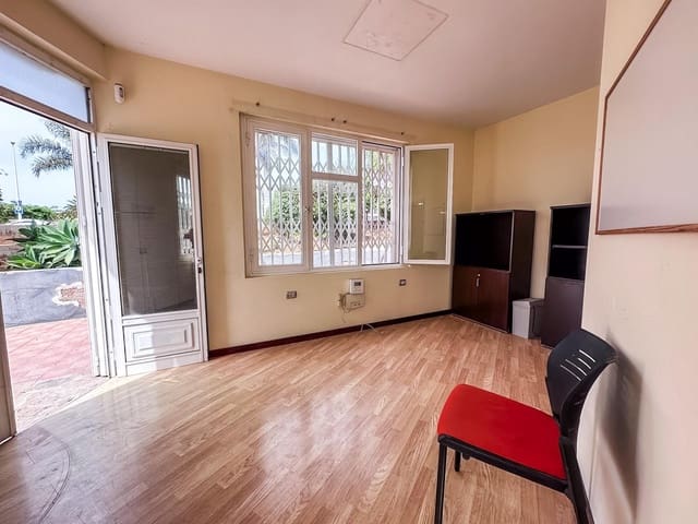 3 soverom Kommersiell til leie i Casco Urbano, Adeje - € 895 (Ref: 10115756)