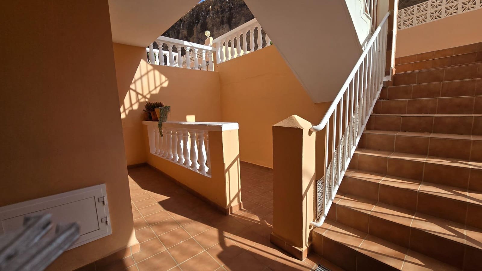 1 bedroom Apartment for sale in Los Cristianos - € 285,000 (Ref: 9466158)