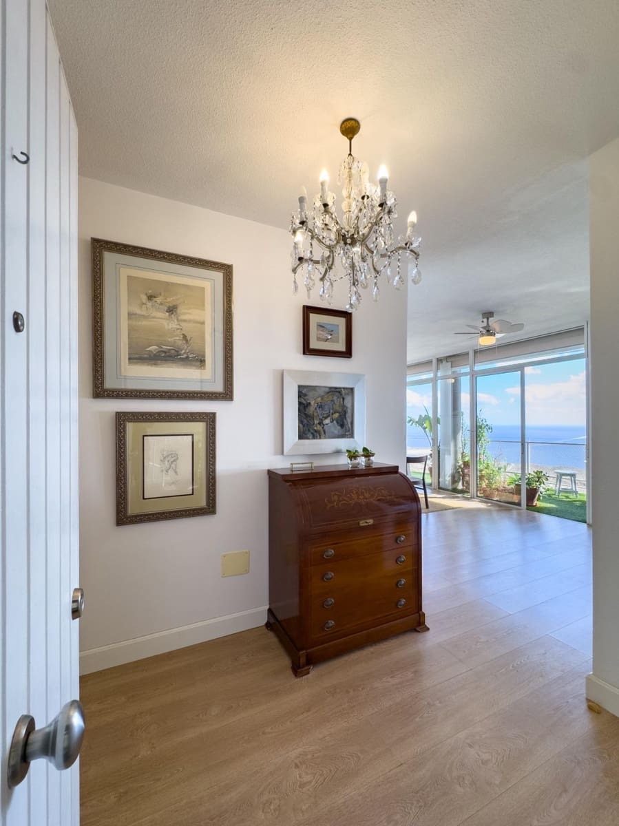 3 bedroom Flat for sale in Santa Cruz de Tenerife with garage - € 395,000 (Ref: 9466159)