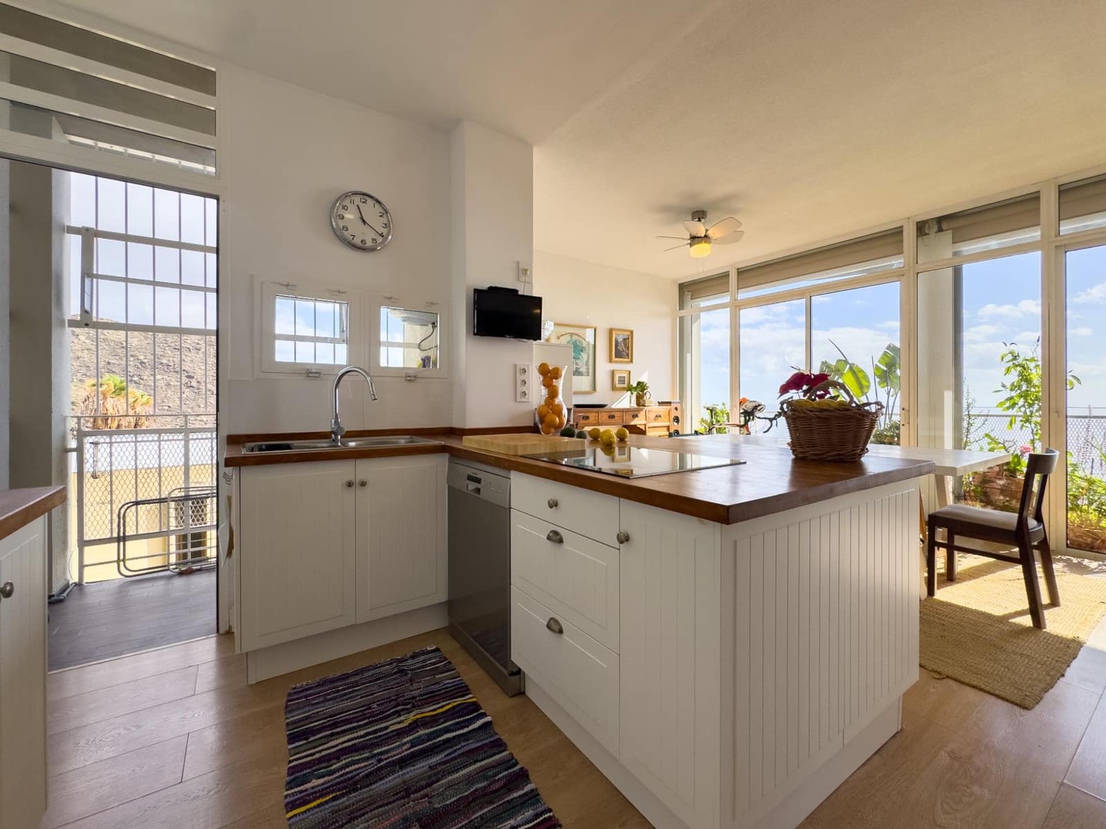 3 bedroom Flat for sale in Santa Cruz de Tenerife with garage - € 395,000 (Ref: 9466159)