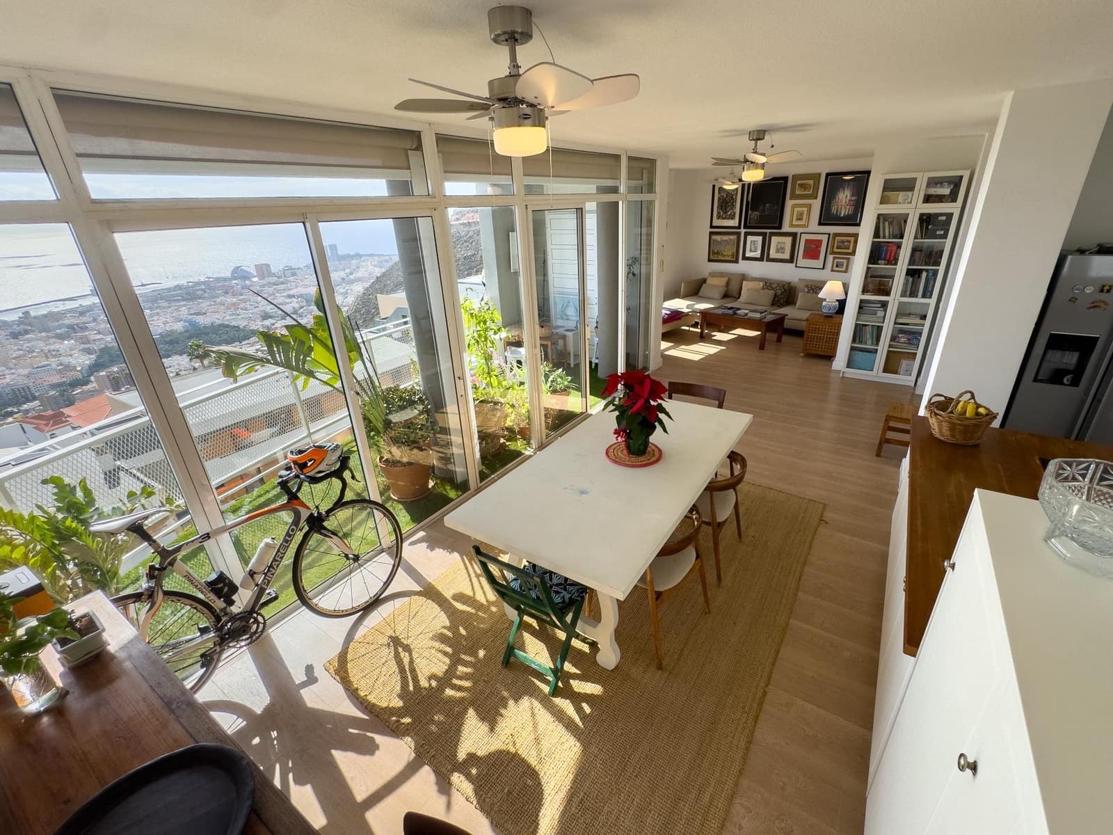 3 bedroom Flat for sale in Santa Cruz de Tenerife with garage - € 395,000 (Ref: 9466159)