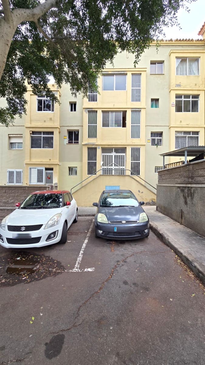 3 bedroom Flat for sale in Santa Cruz de Tenerife - € 150,000 (Ref: 9499025)
