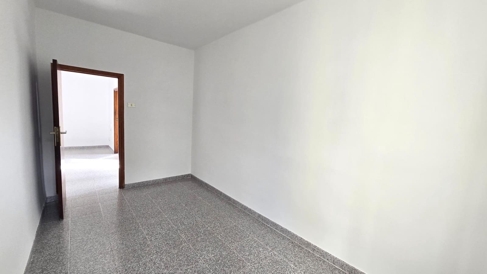 3 bedroom Flat for sale in Santa Cruz de Tenerife - € 150,000 (Ref: 9499025)