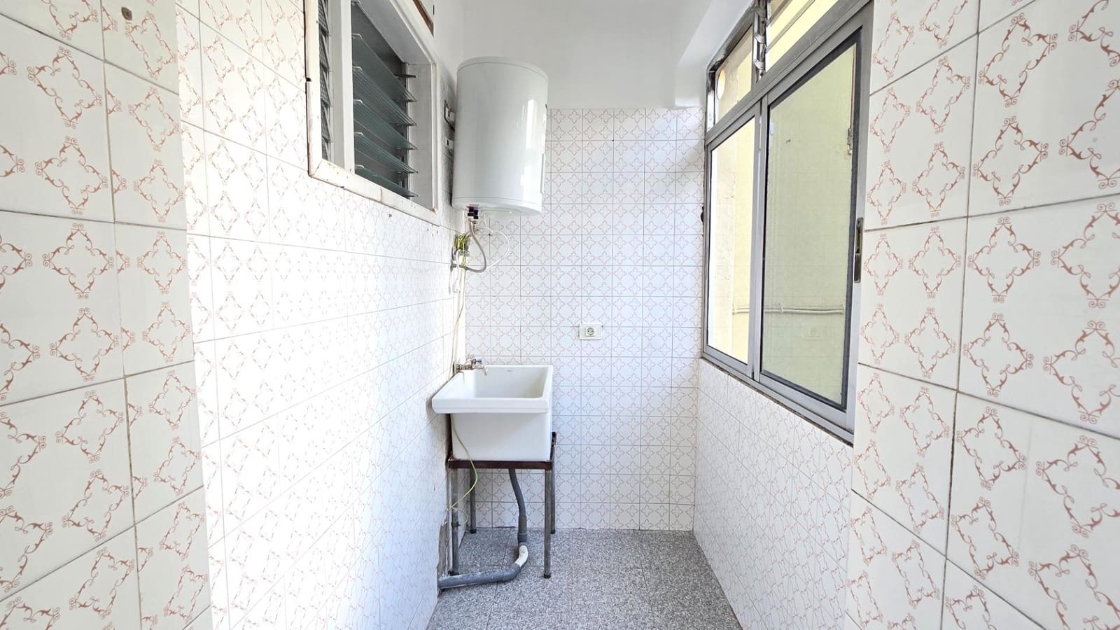 3 bedroom Flat for sale in Santa Cruz de Tenerife - € 150,000 (Ref: 9499025)