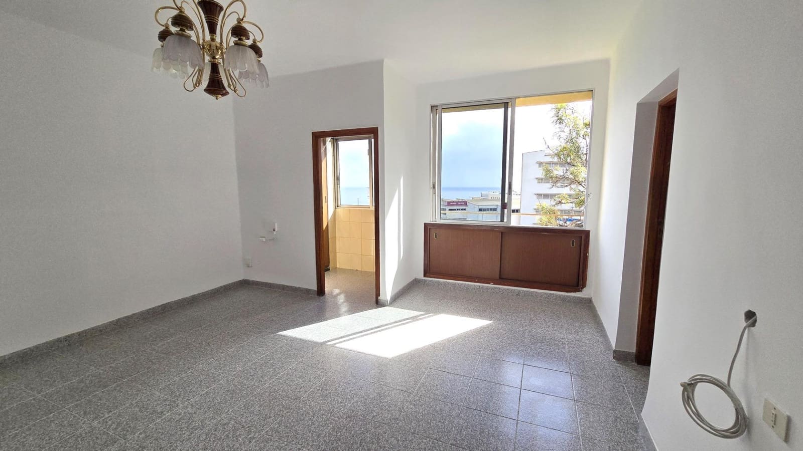 3 bedroom Flat for sale in Santa Cruz de Tenerife - € 150,000 (Ref: 9499025)