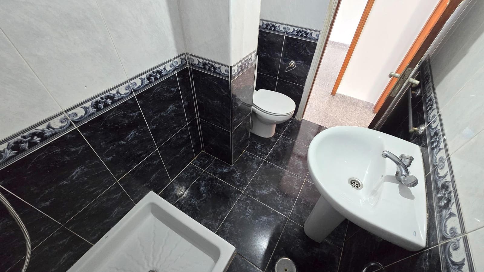 3 bedroom Flat for sale in Santa Cruz de Tenerife - € 150,000 (Ref: 9499025)