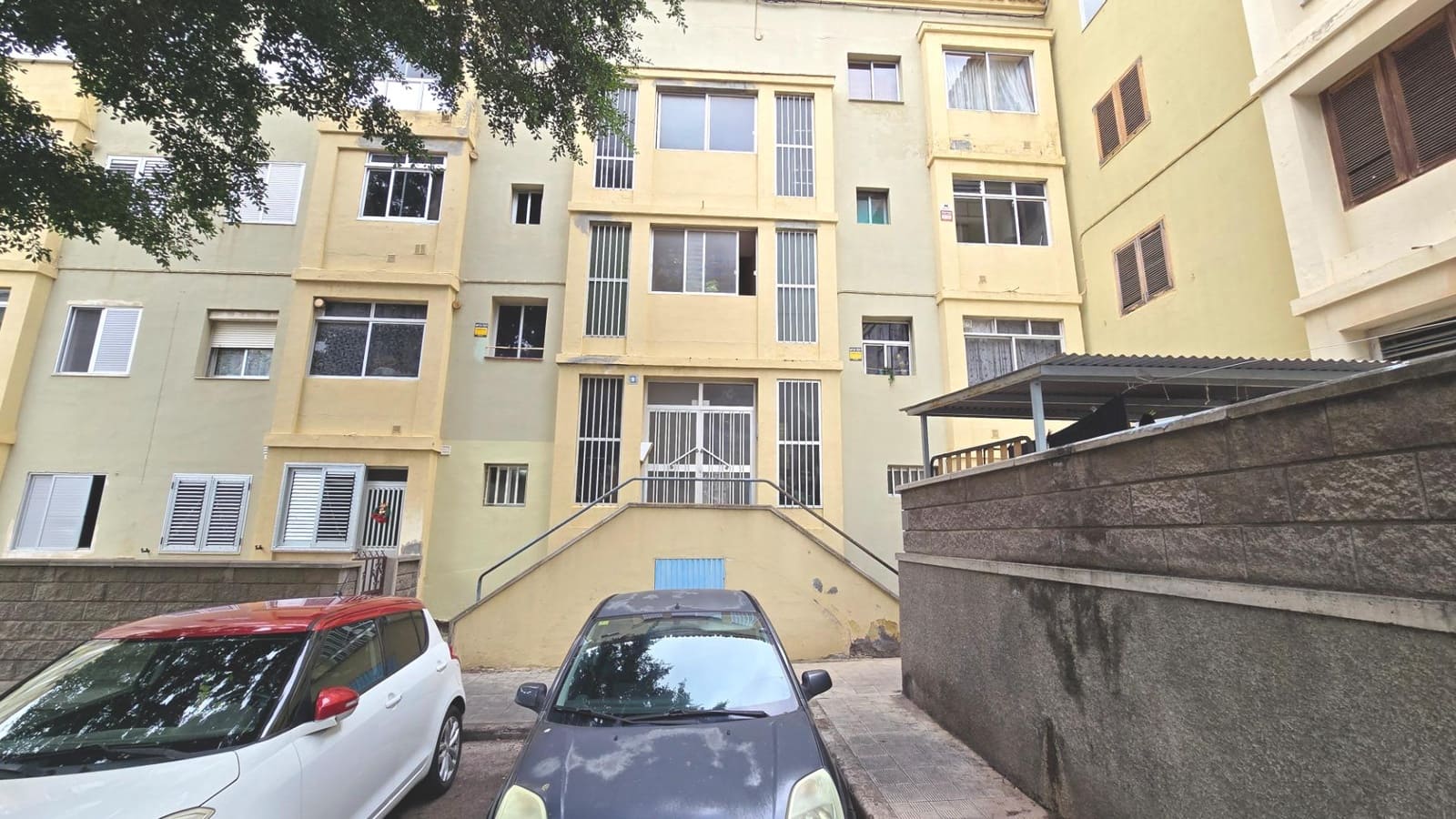 3 bedroom Flat for sale in Santa Cruz de Tenerife - € 150,000 (Ref: 9499025)