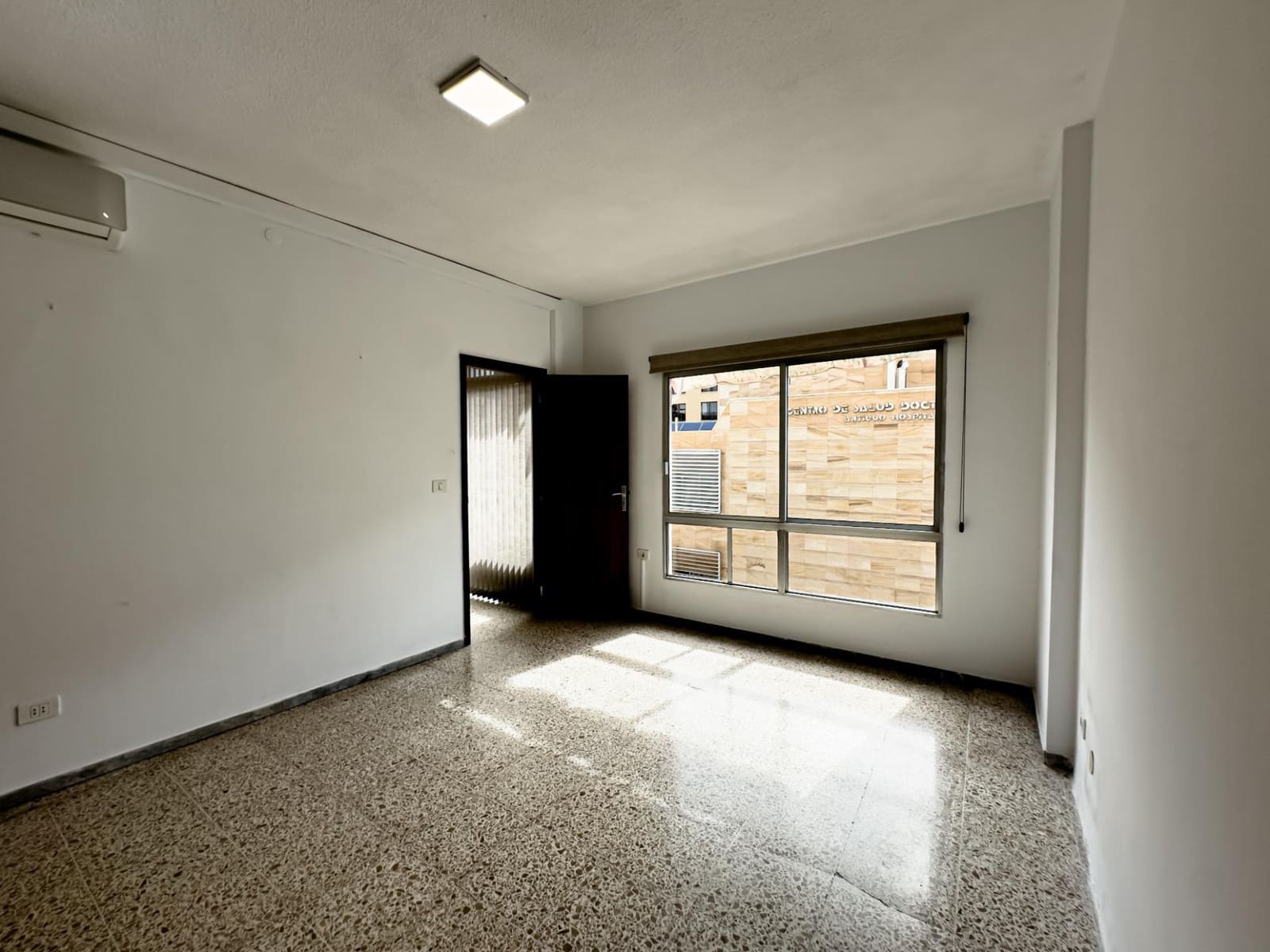 4 sypialnia Biuro do wynajęcia w Santa Cruz de Tenerife - 850 € (Ref: 9630139)