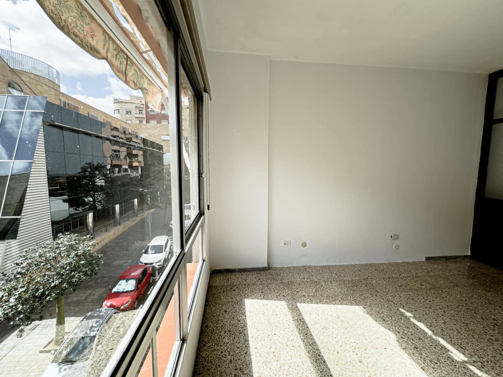 4 sypialnia Biuro do wynajęcia w Santa Cruz de Tenerife - 850 € (Ref: 9630139)