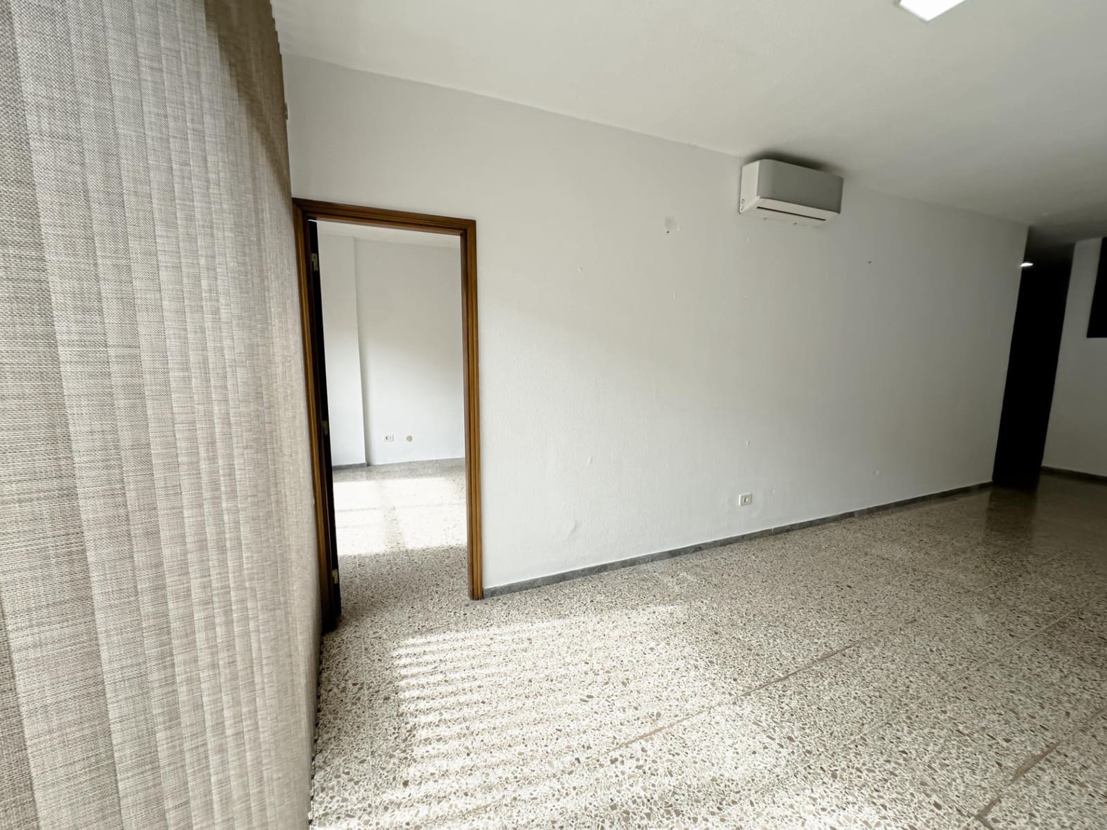 4 sypialnia Biuro do wynajęcia w Santa Cruz de Tenerife - 850 € (Ref: 9630139)