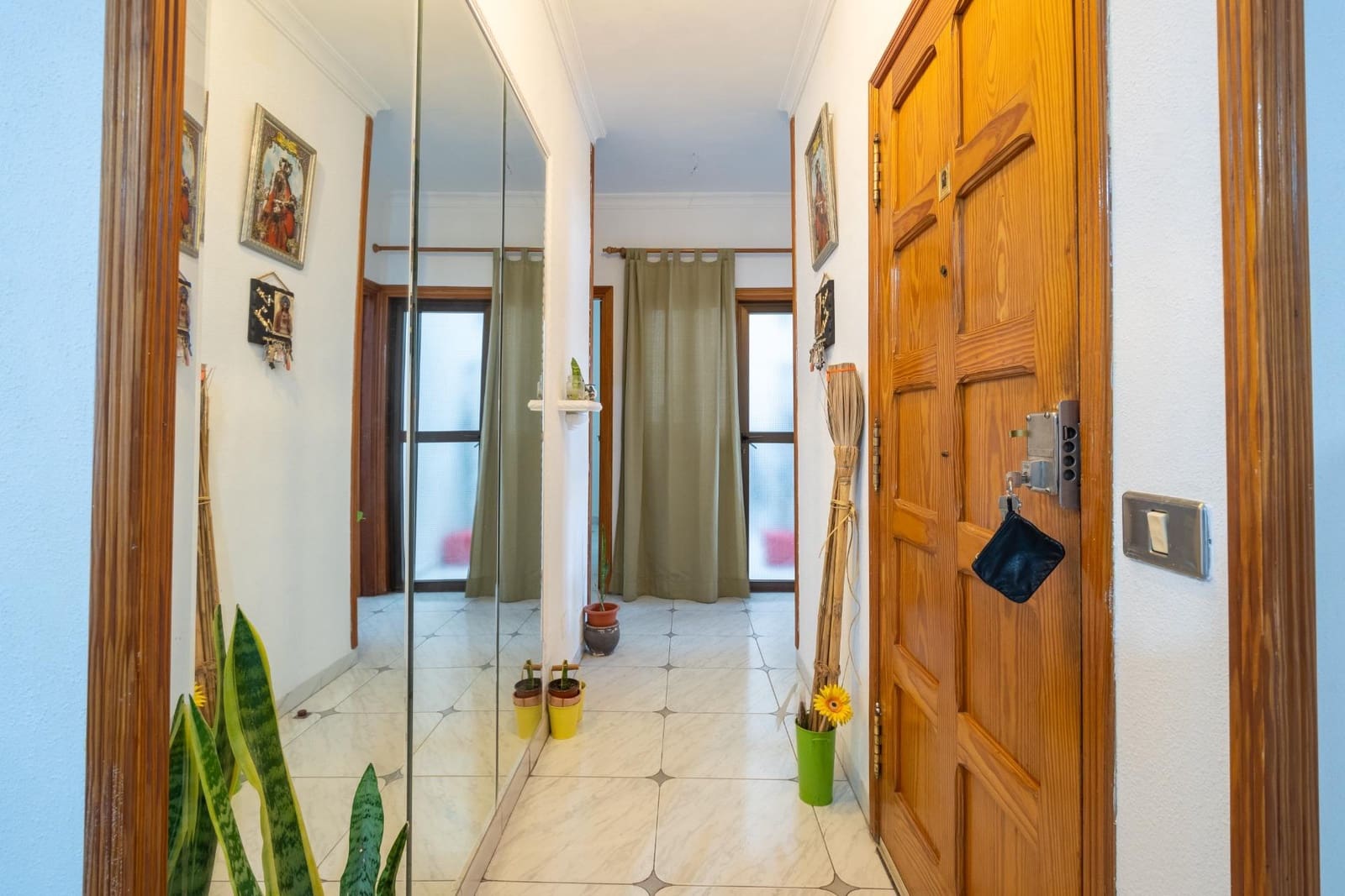 4 bedroom Flat for sale in Santa Cruz de Tenerife - € 235,000 (Ref: 9849500)