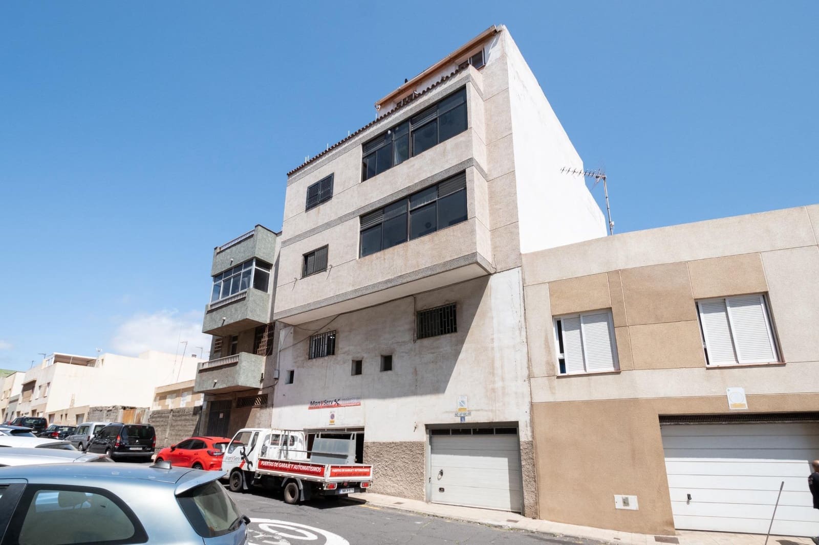 4 bedroom Flat for sale in Santa Cruz de Tenerife - € 235,000 (Ref: 9849500)