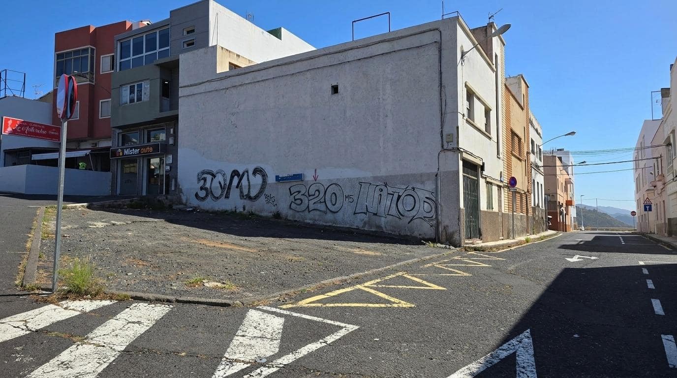 Tontti myytävänä paikassa Santa Cruz de Tenerife - 90 000 € (Ref: 9861960)