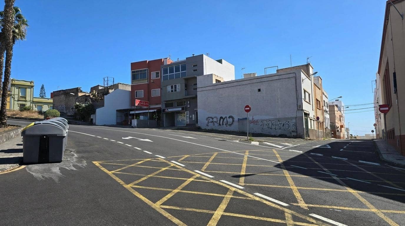 Tontti myytävänä paikassa Santa Cruz de Tenerife - 90 000 € (Ref: 9861960)