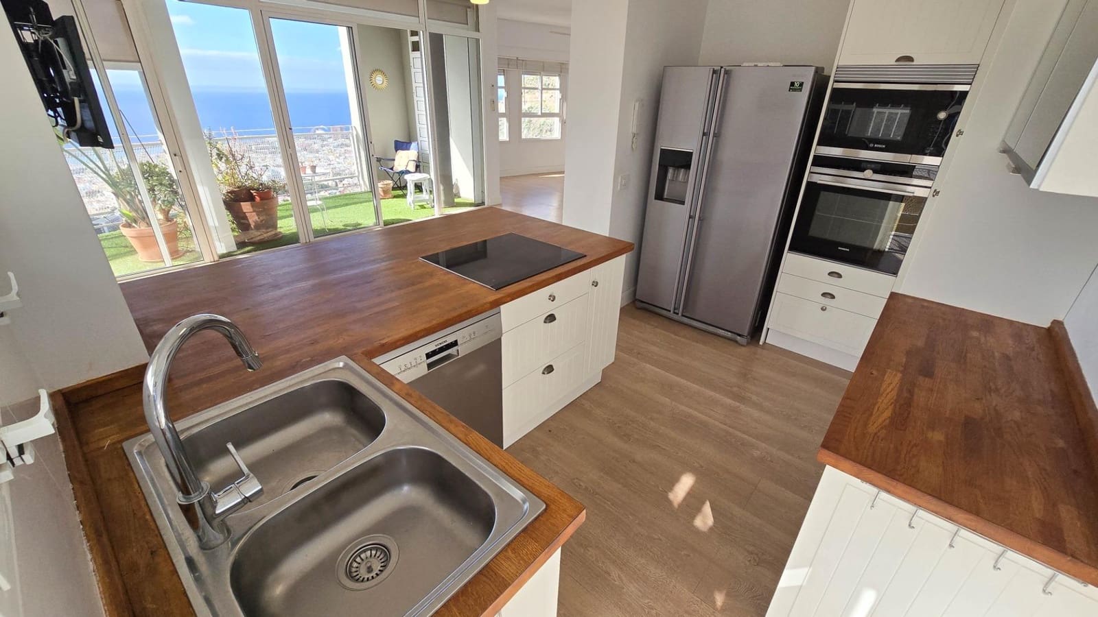3 bedroom Flat for rent in Santa Cruz de Tenerife with garage - € 1,700 (Ref: 9865281)