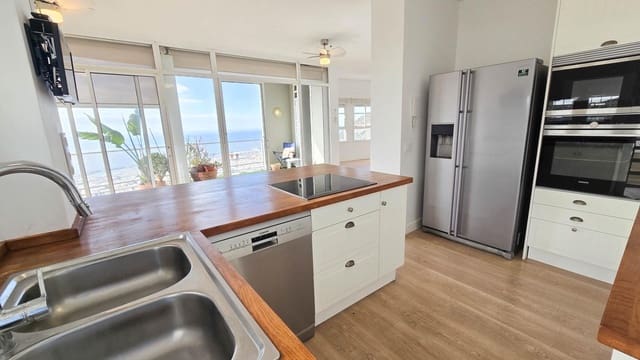 3 bedroom Flat for rent in Santa Cruz de Tenerife with garage - € 1,700 (Ref: 9865281)