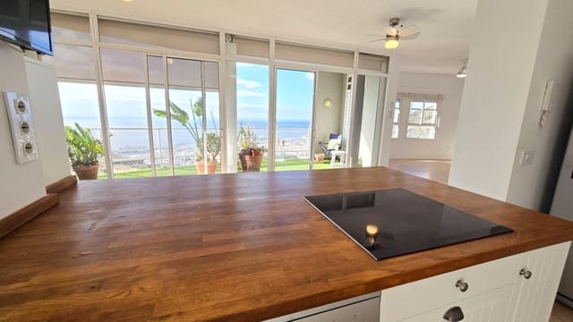 3 bedroom Flat for rent in Santa Cruz de Tenerife with garage - € 1,700 (Ref: 9865281)