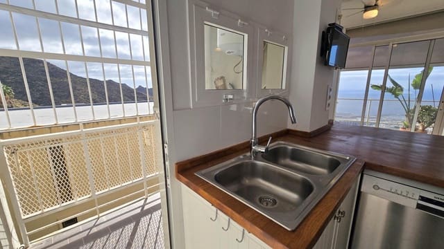 3 bedroom Flat for rent in Santa Cruz de Tenerife with garage - € 1,700 (Ref: 9865281)