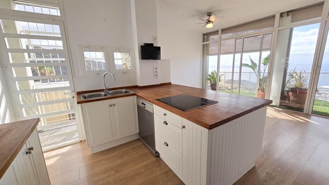 3 bedroom Flat for rent in Santa Cruz de Tenerife with garage - € 1,700 (Ref: 9865281)