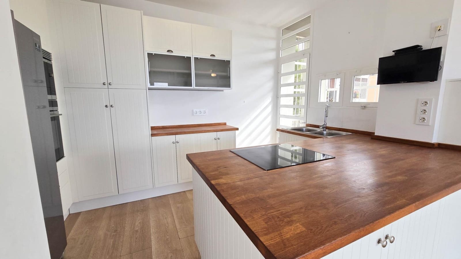 3 bedroom Flat for rent in Santa Cruz de Tenerife with garage - € 1,700 (Ref: 9865281)