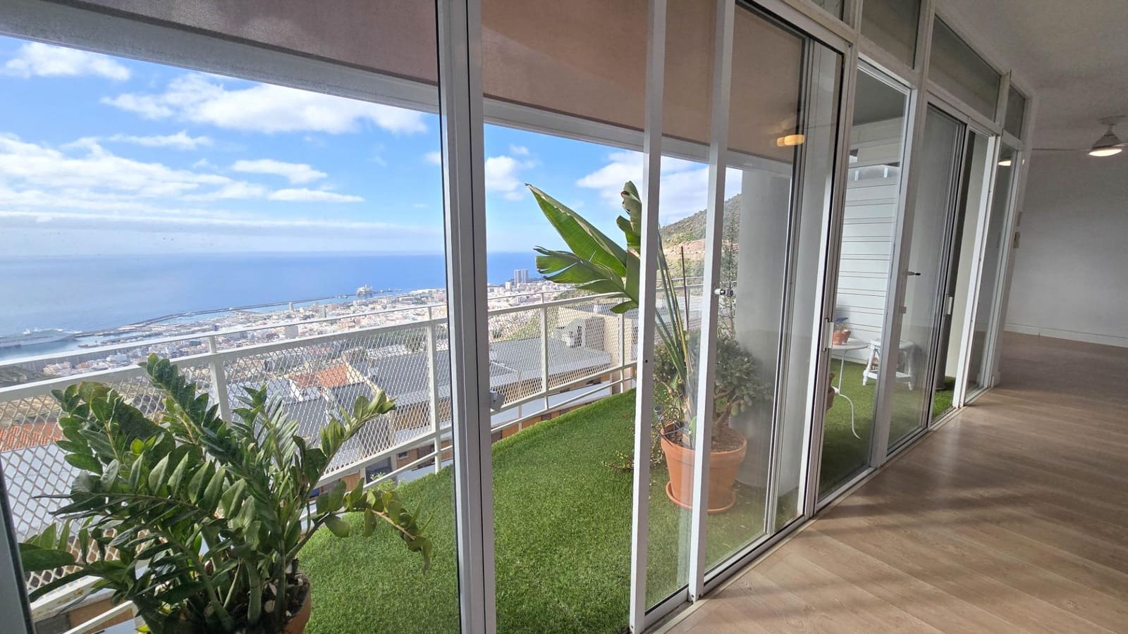 3 bedroom Flat for rent in Santa Cruz de Tenerife with garage - € 1,700 (Ref: 9865281)