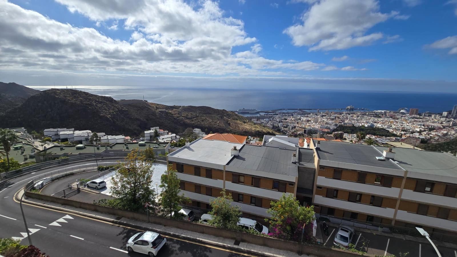 3 bedroom Flat for rent in Santa Cruz de Tenerife with garage - € 1,700 (Ref: 9865281)