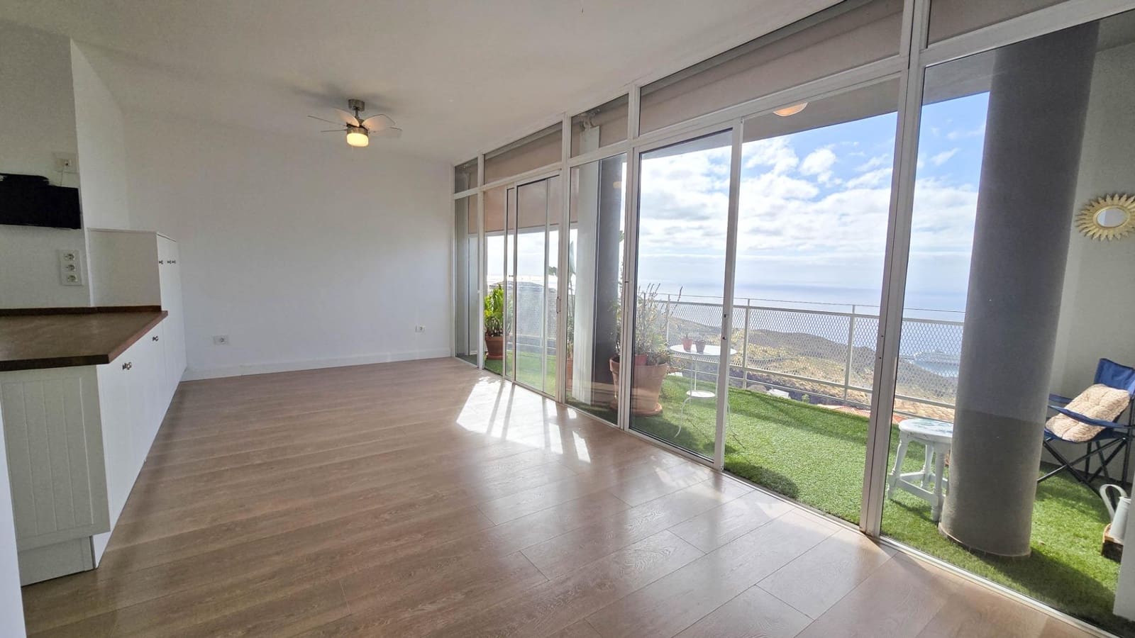 3 bedroom Flat for rent in Santa Cruz de Tenerife with garage - € 1,700 (Ref: 9865281)