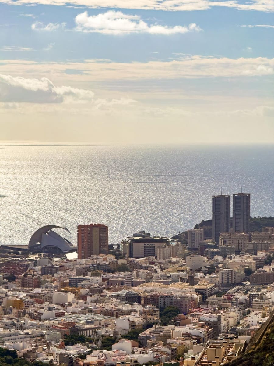 3 bedroom Flat for rent in Santa Cruz de Tenerife with garage - € 1,700 (Ref: 9865281)