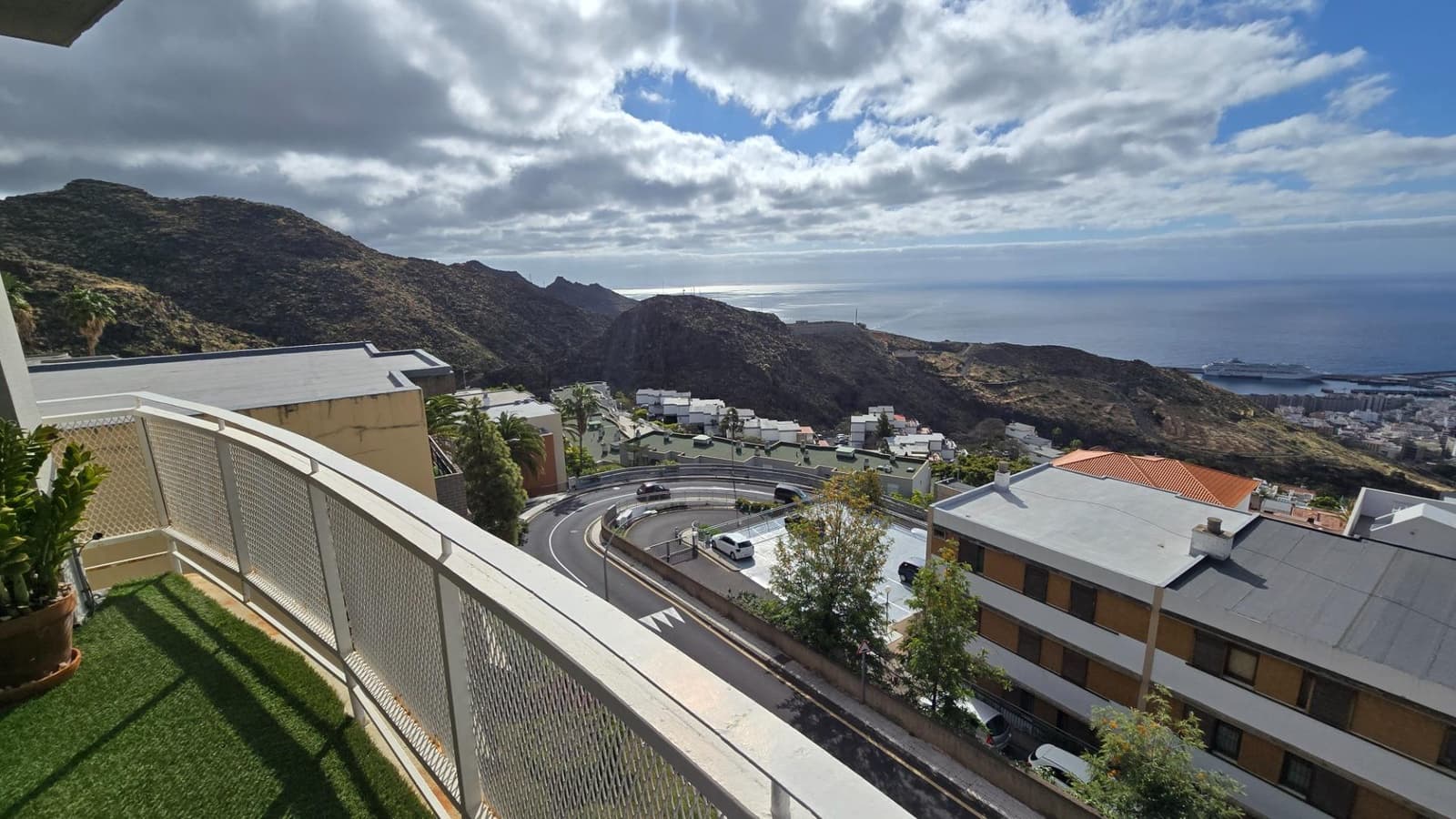 3 bedroom Flat for rent in Santa Cruz de Tenerife with garage - € 1,700 (Ref: 9865281)