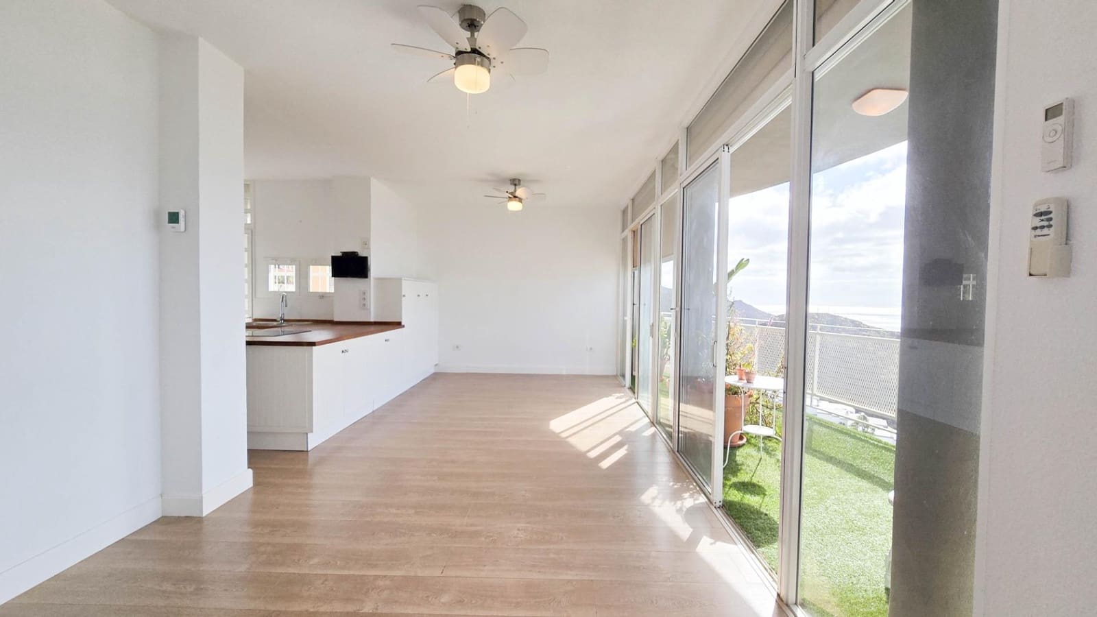 3 bedroom Flat for rent in Santa Cruz de Tenerife with garage - € 1,700 (Ref: 9865281)