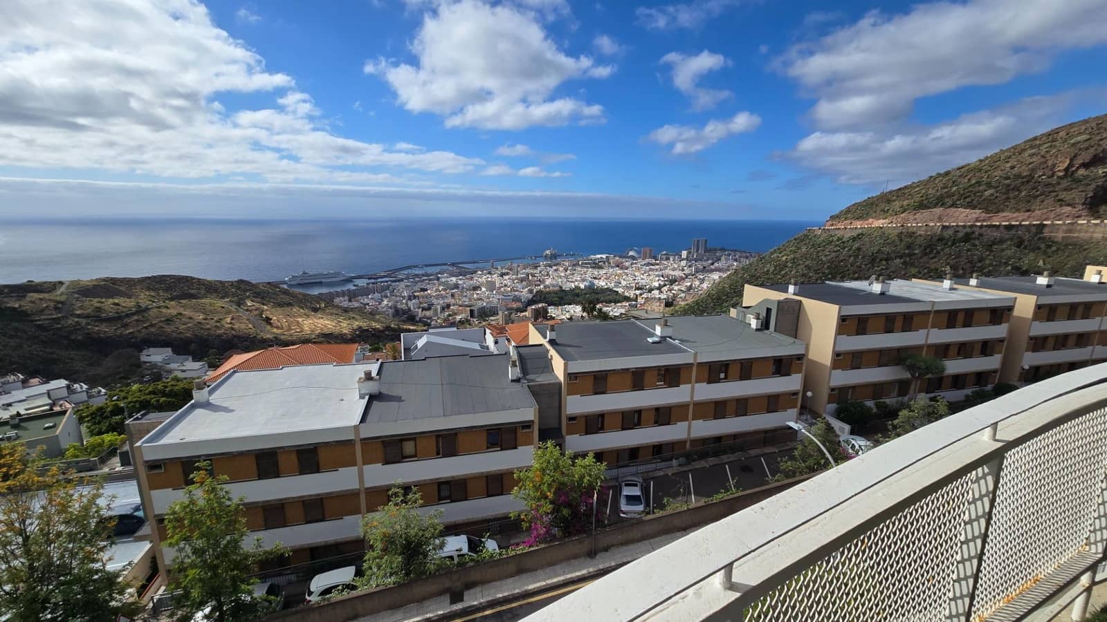 3 bedroom Flat for rent in Santa Cruz de Tenerife with garage - € 1,700 (Ref: 9865281)