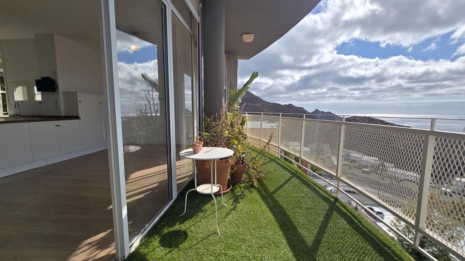 3 bedroom Flat for rent in Santa Cruz de Tenerife with garage - € 1,700 (Ref: 9865281)