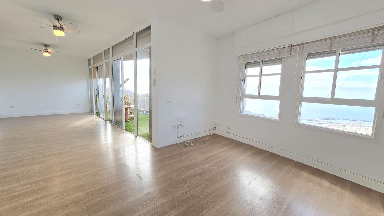 3 bedroom Flat for rent in Santa Cruz de Tenerife with garage - € 1,700 (Ref: 9865281)