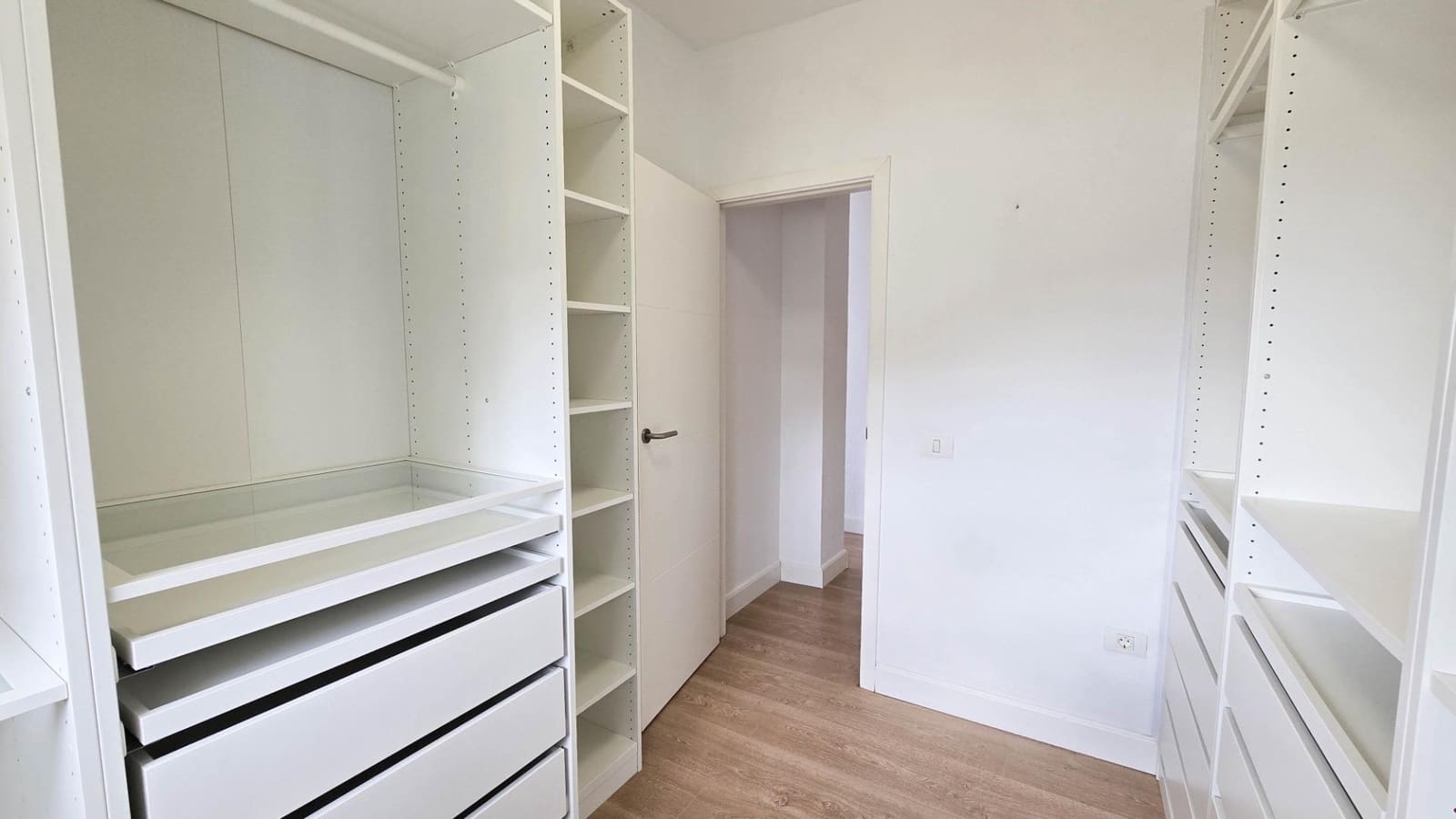 3 bedroom Flat for rent in Santa Cruz de Tenerife with garage - € 1,700 (Ref: 9865281)
