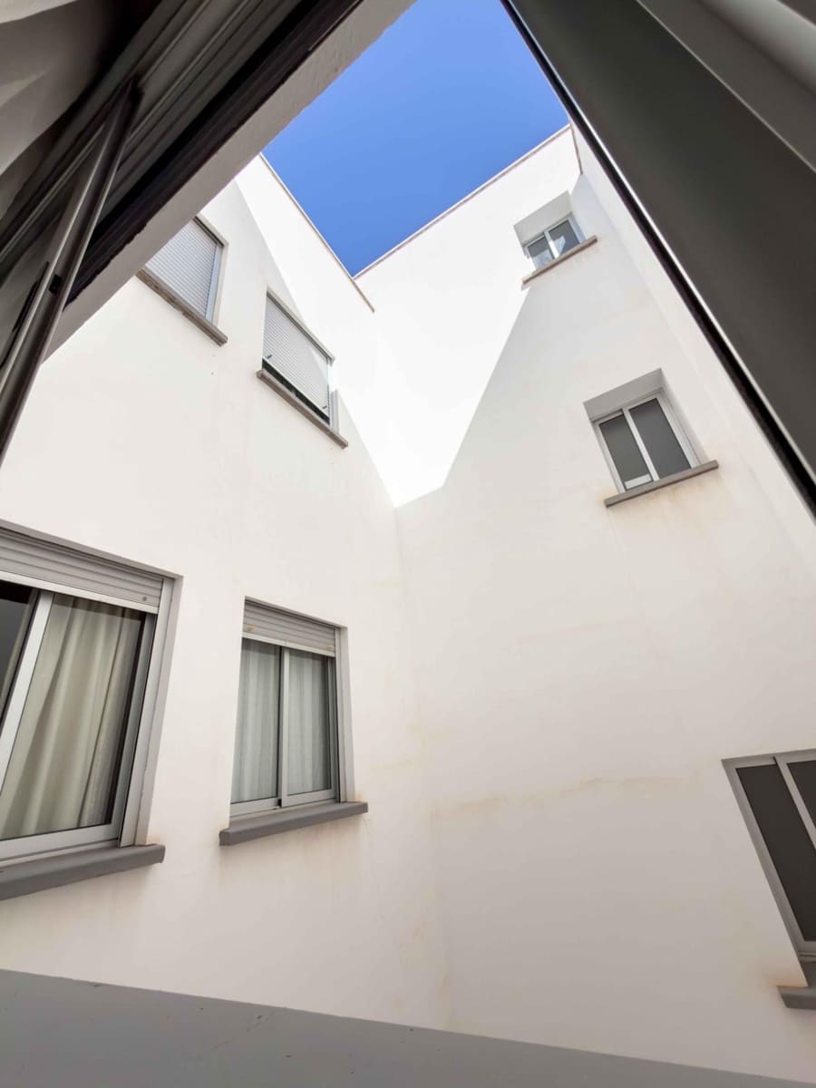 3 bedroom Flat for sale in Santa Cruz de Tenerife with garage - € 395,000 (Ref: 9865282)