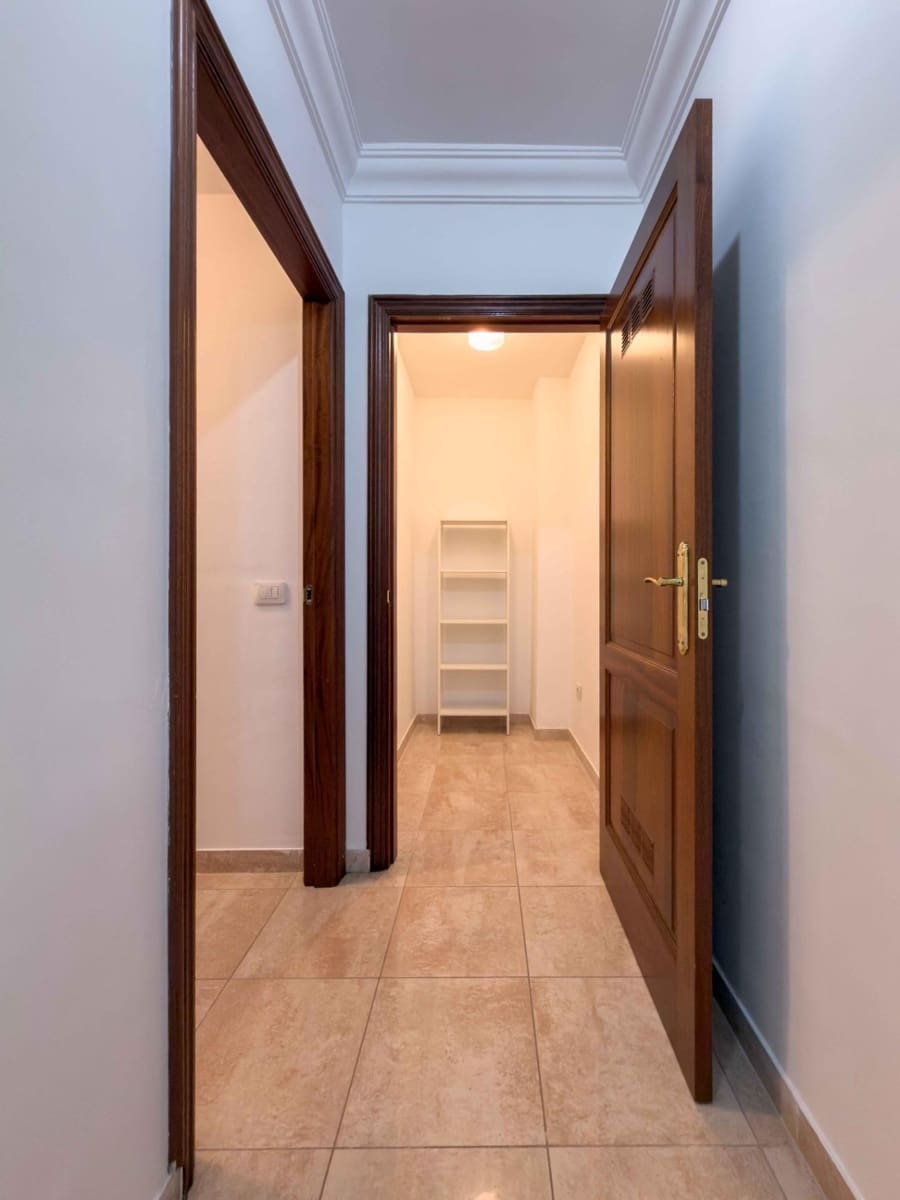 3 bedroom Flat for sale in Santa Cruz de Tenerife with garage - € 395,000 (Ref: 9865282)