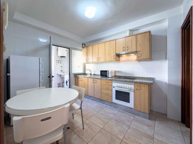 Piso de 3 habitaciones en Santa Cruz de Tenerife en venta con garaje - 395.000 € (Ref: 9865282)