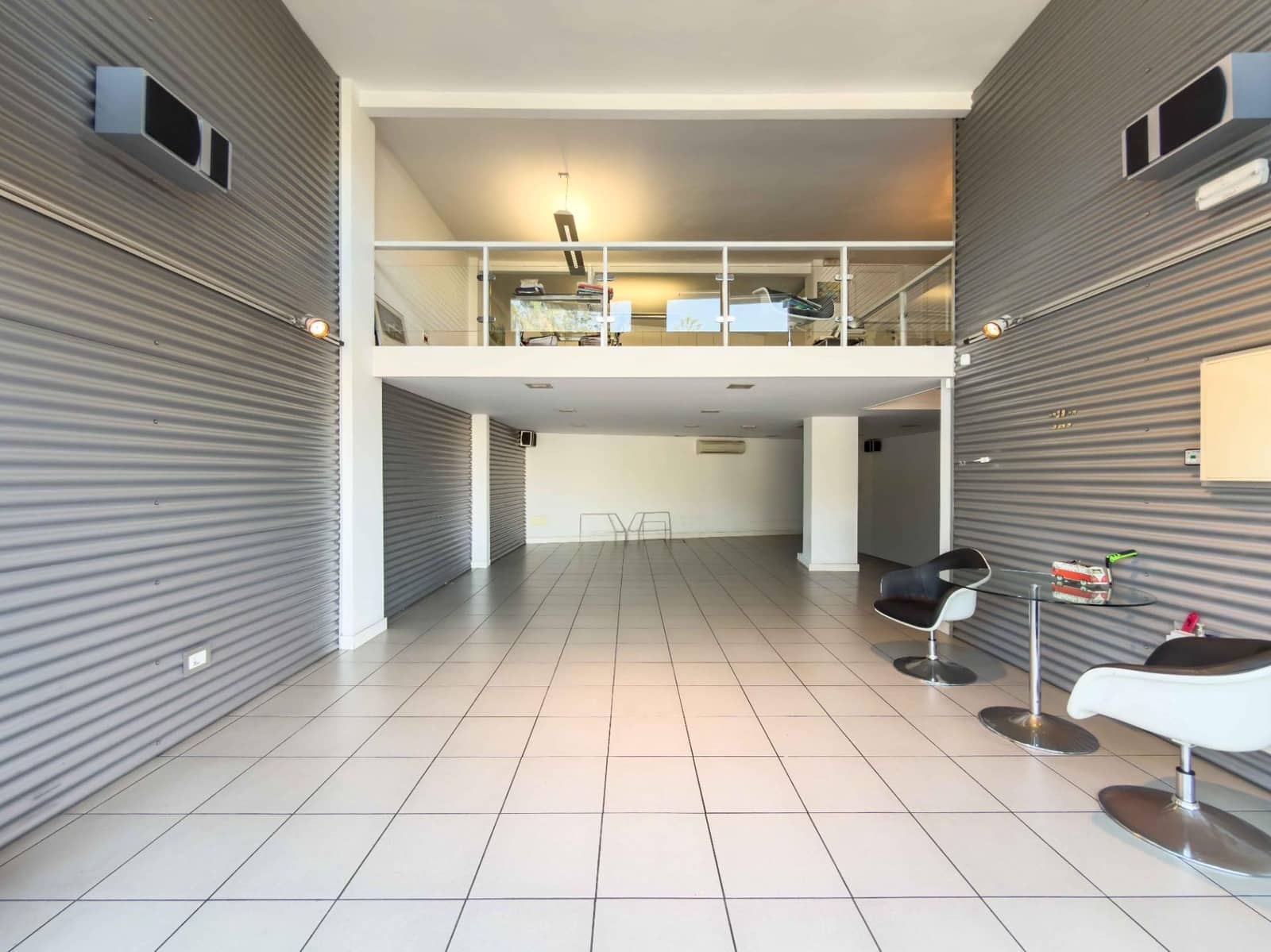 Commercial for sale in Santa Cruz de Tenerife with garage - € 225,000 (Ref: 9865284)