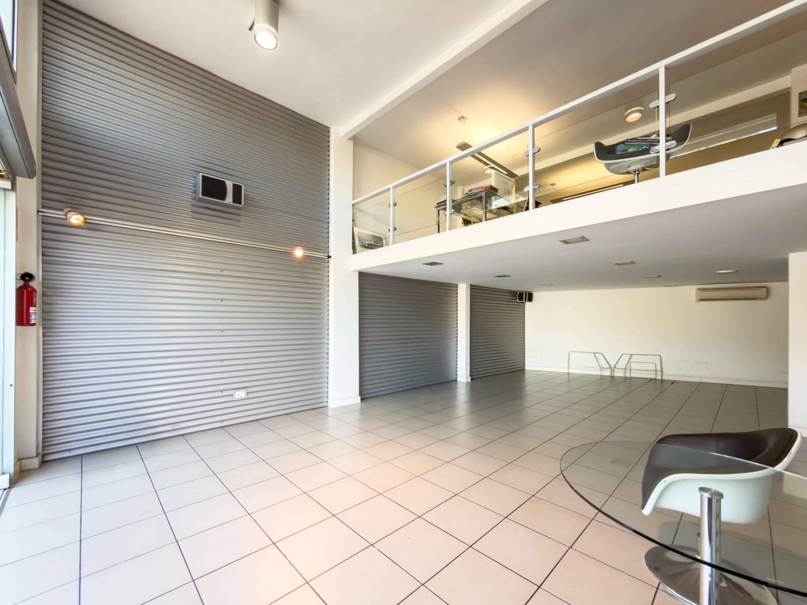 Commercial for sale in Santa Cruz de Tenerife with garage - € 225,000 (Ref: 9865284)