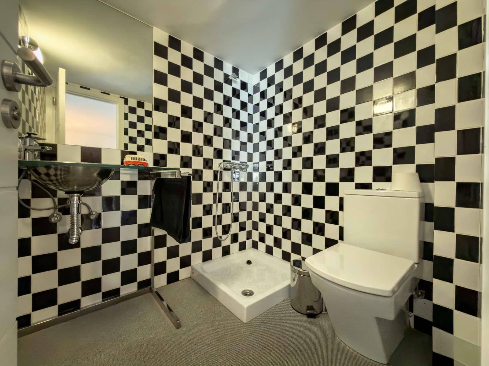 Commercial for sale in Santa Cruz de Tenerife with garage - € 225,000 (Ref: 9865284)