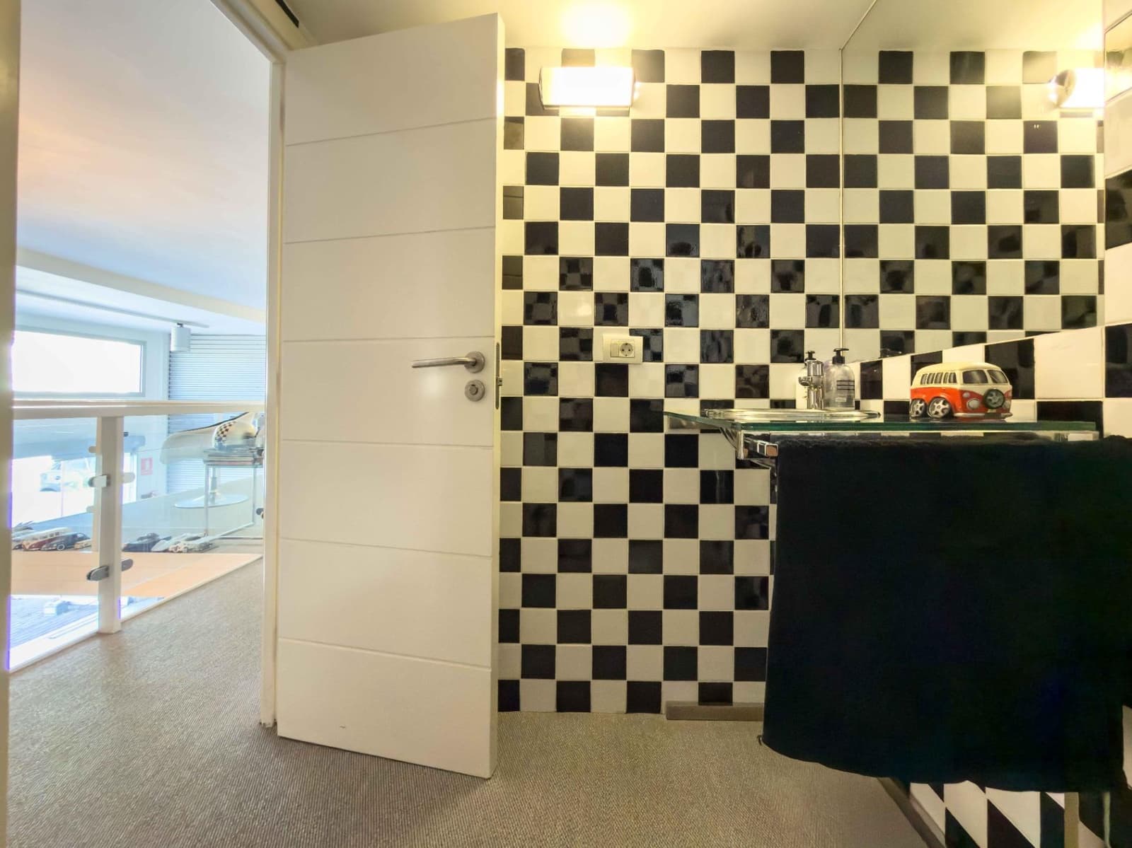 Commercial for sale in Santa Cruz de Tenerife with garage - € 225,000 (Ref: 9865284)
