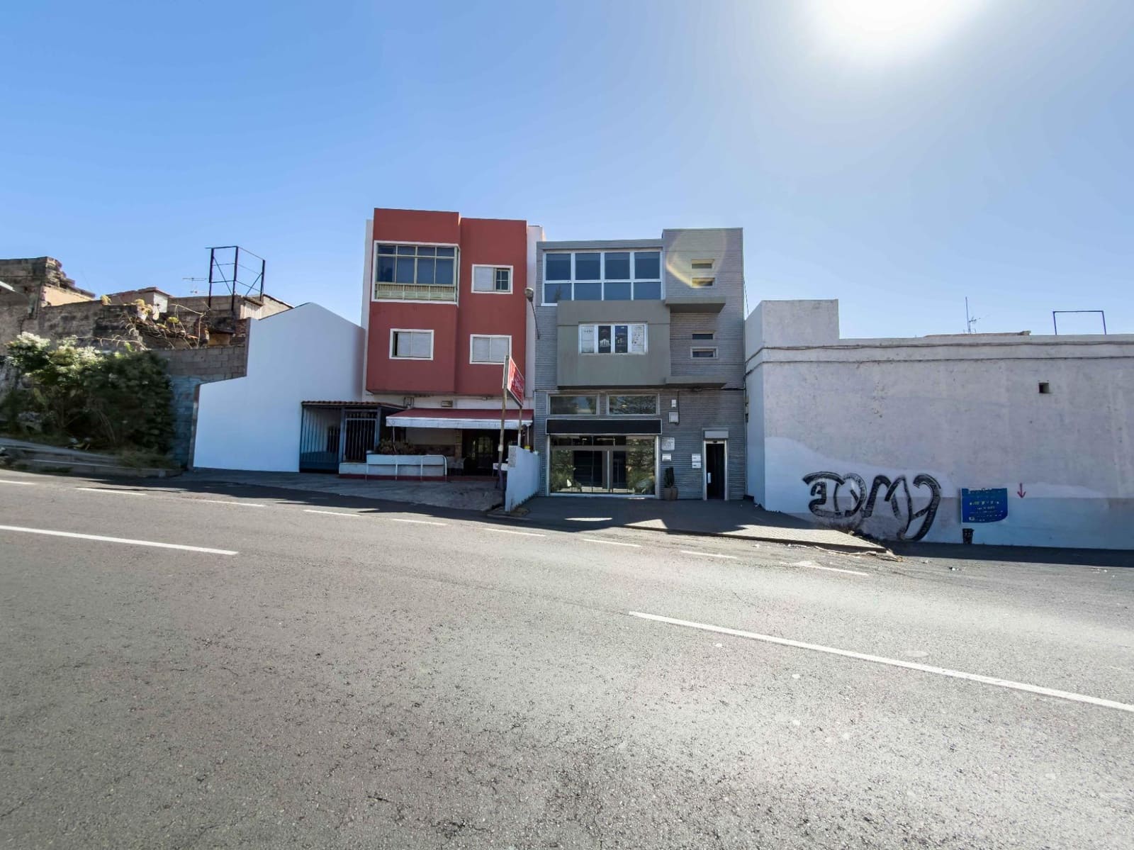 Commercial for sale in Santa Cruz de Tenerife with garage - € 225,000 (Ref: 9865284)