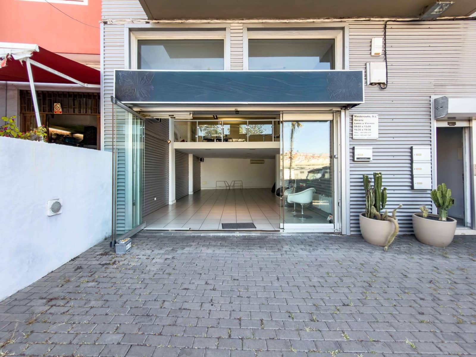 Commercial for sale in Santa Cruz de Tenerife with garage - € 225,000 (Ref: 9865284)