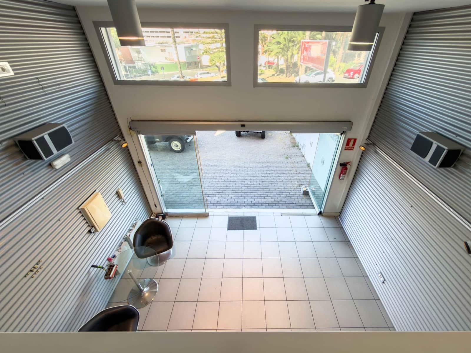 Commercial for sale in Santa Cruz de Tenerife with garage - € 225,000 (Ref: 9865284)